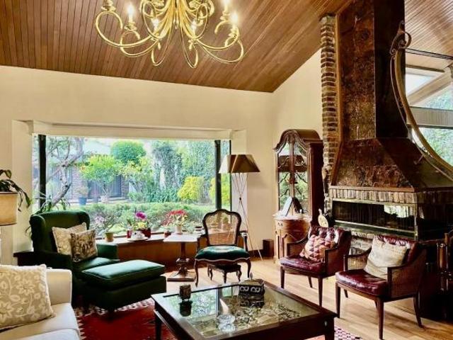 Casa en condominio con grandes jardines en Lomas de Vista hermosa