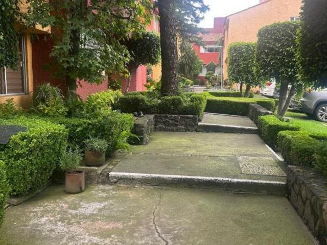 CASA EN CONDOMINIO CON JARDÍN PRIVADO