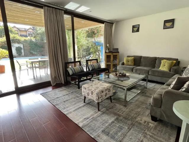 Casa en condominio con piscina y amplio patio 713m2 terreno