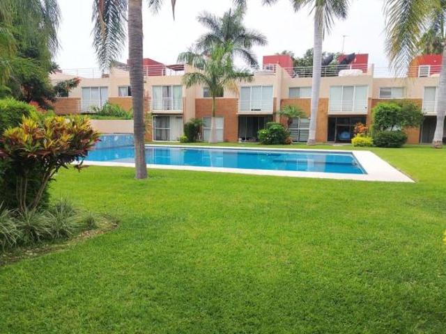 CASA EN CONDOMINIO CON VIGILANCIA Y ALBERCA HERMOSA!
