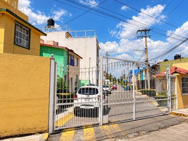 Casa en condominio Bonito las Flores a dos calles de la Lopez Portillo