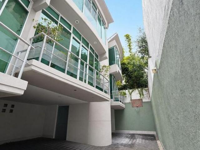 Casa en condominio de 3 casas en las aguilas