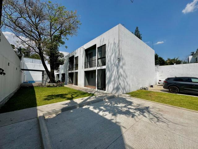 Casa en condominio de 5 casas en Fraccionamiento Pedregal de las Fuentes