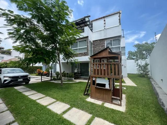 Casa en Condominio de 8 casas, muy cerca del centro de Jiutepec