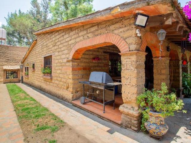 Casa en condominio de una sola planta con jardín y chimeneas – Topilejo, Tlalpan, CDMX