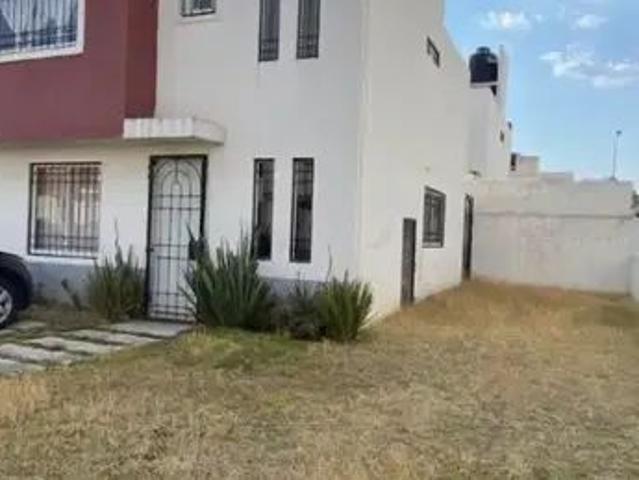Casa En Condominio Disponible Para Renta En Bosques Residencial, Un Desarrollo Diseñado Para Ofrecer Comodidad Y Un Estilo De Vida Familiar. El Inmueble Se Entrega Amueblado Y Cuen