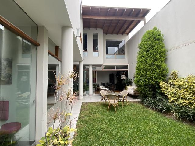 Casa en Condominio en Calle Orion con Jardín
