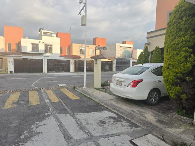 Casa en condominio en Hacienda del Valle II