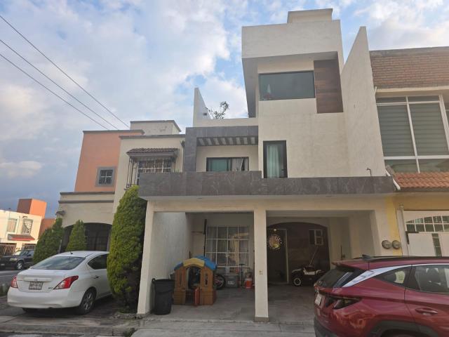 Casa en condominio en Hacienda del Valle II