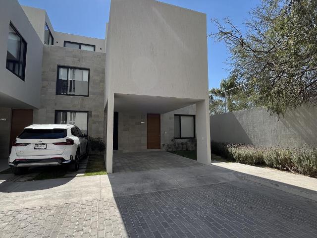 Casa en condominio en Jurica, atr?s de Antea