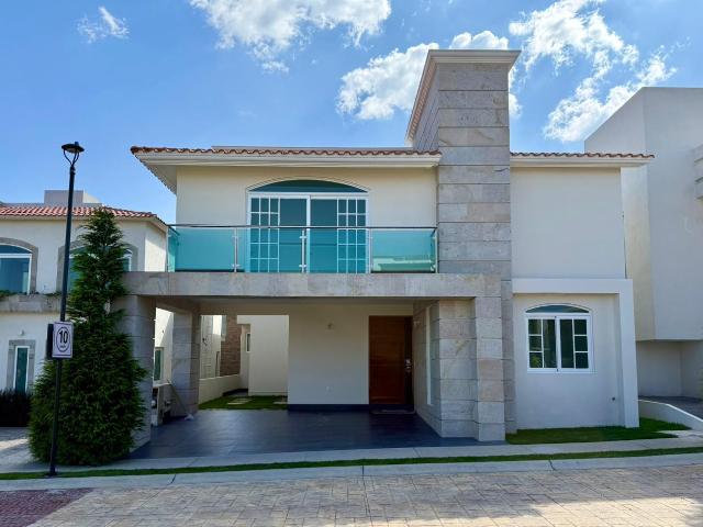 Casa en condominio en Santa Cruz Ocotitlan