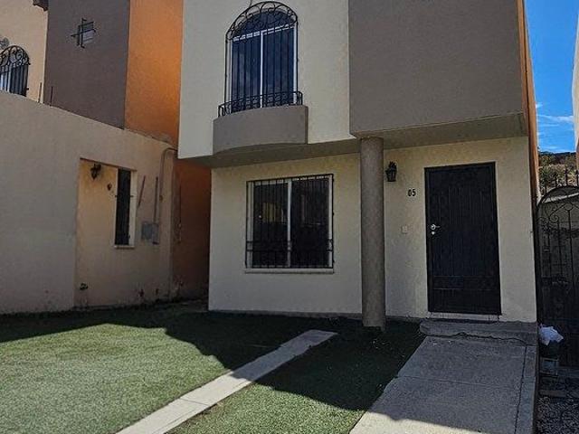CASA EN CONDOMINIO EN RENTA