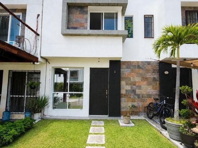 Casa en Condominio en Renta con alberca y jardines comunes, en Jiutepec Morelos