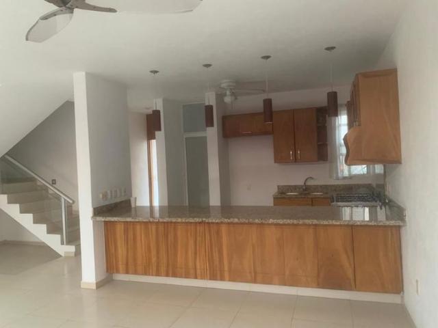 Casa en condominio en renta Centro De Cómputo Fie, Circuito De La Sirena, La Joya Residencial, Manzanillo, Colima, 28868, Mex
