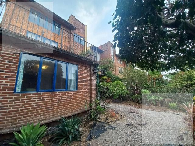 CASA EN CONDOMINIO EN RENTA EN LOMAS DE CORT?S, CON VIGILANCIA Y JARD?N PRIVADO