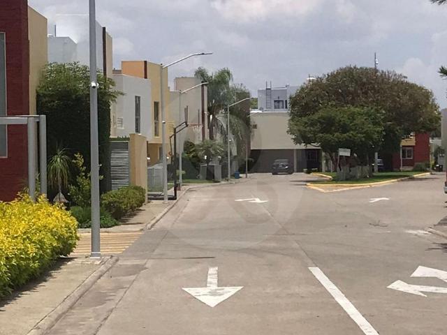 Casa en Condominio en RENTA en Residencial Chapalita