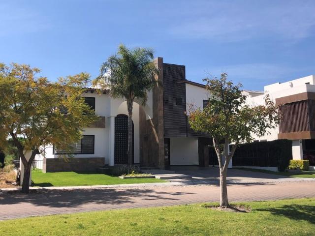 Casa en condominio en renta Fraccionamiento El Campanario, Municipio De Querétaro