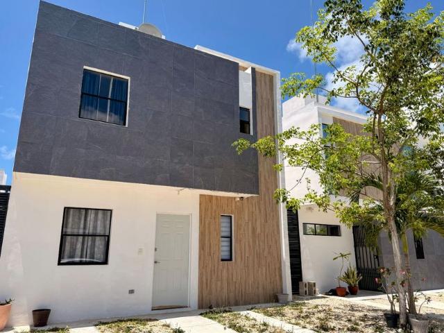 Casa en condominio en renta Residencial Samalá, Avenida Universidades, Playa Del Carmen, Quintana Roo, México