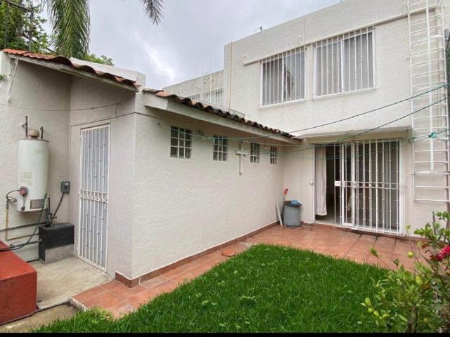 Casa en Condominio en Venta en Centro Jiutepec, Morelos 3 Recámaras con Alberca