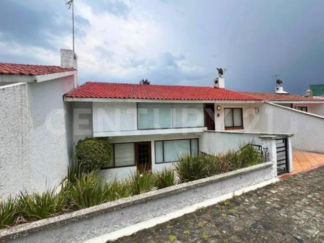 Casa en Venta con 2 Jardines y Terraza Cerca de San Jerónimo