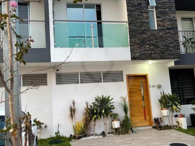 Casa en condominio en venta en Fraccionamiento Álamo Industrial