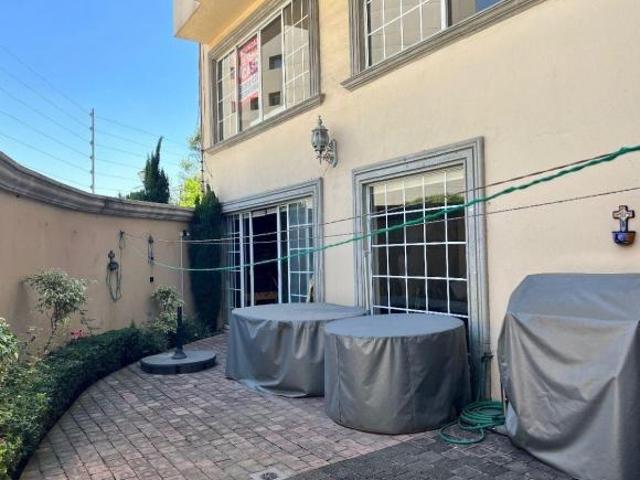 Casa en condominio en venta en interlomas
