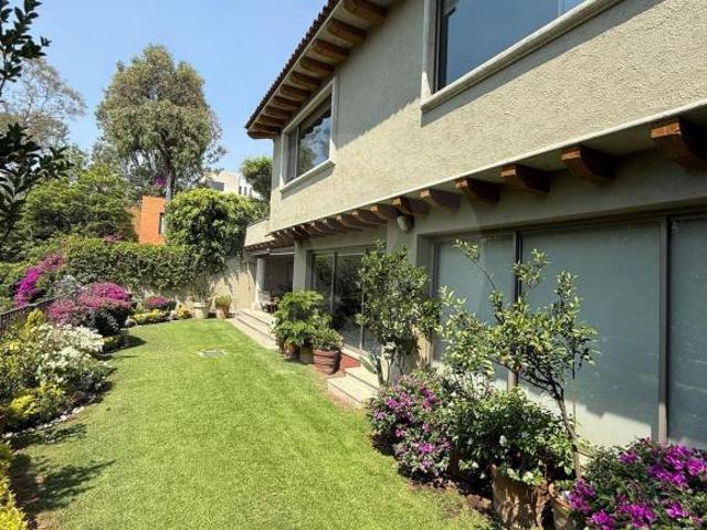 Casa en condominio en venta en Lomas de Bezares