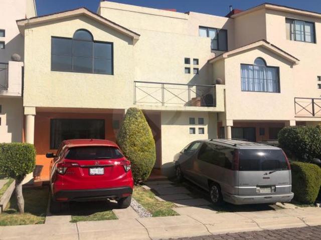 Casa en condominio en venta en San Nicolás Totolapan