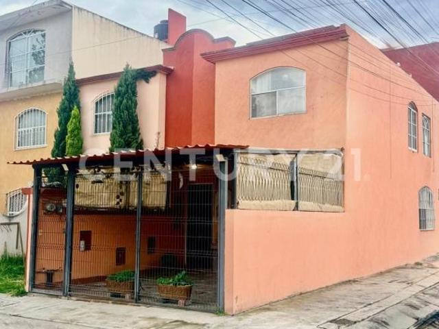 Casa en Condominio en Venta en Paseos del Valle III, Toluca, Estado de México