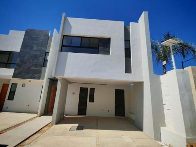 Casa en condominio en Venta nueva y con amenidades en lomas de Angelópolis