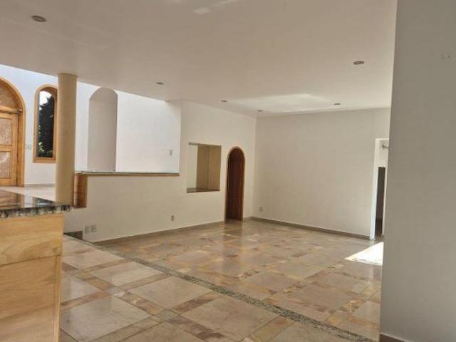 Casa en Condominio en Venta en Lomas Axomiatla con Alberca, Spa y Amenidades Premium