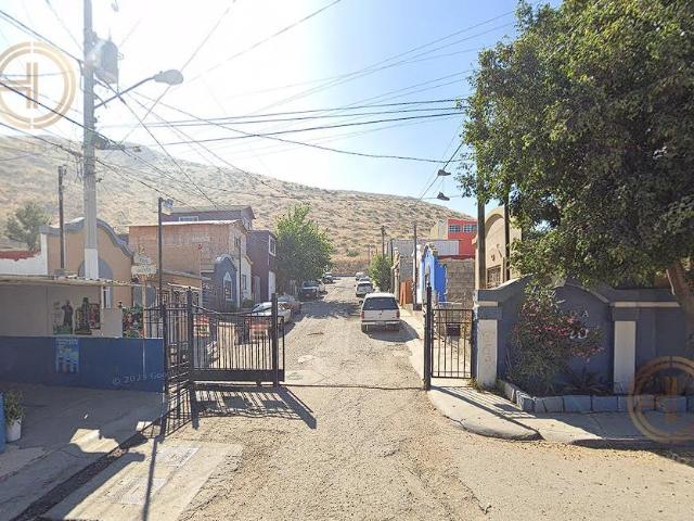 Casa en condominio en Villa Residencial del Bosque, Tijuana B.C. a 35 min. de San Ysidro
