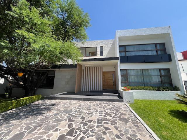 Casa en condominio en Vista Real y Country Club