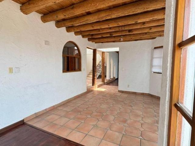 Casa en condominio estilo Valle de Bravo con terraza, jardín y seguridad 24/7