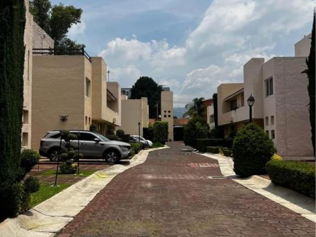 Casa en condominio Fuentes de Tepepan en Tlalpan de 4 Recámaras con Jardín
