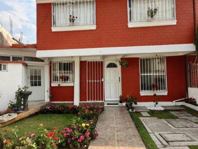 Casa en condominio horizontal con Roof Garden y balcón en Zapotitlán Tláhuac