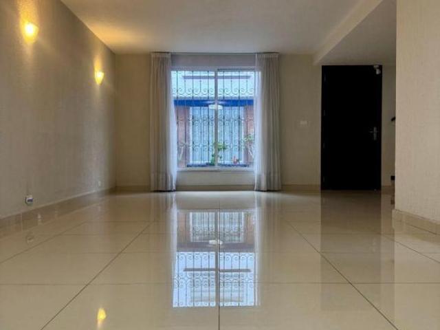 Casa en condominio remodelada en la Colonia Toriello Guerra