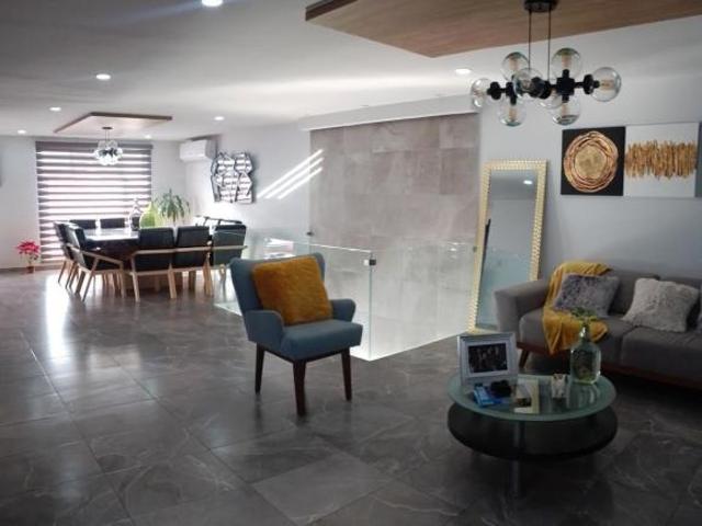 Casa en condominio venta en El Condado con Alberca