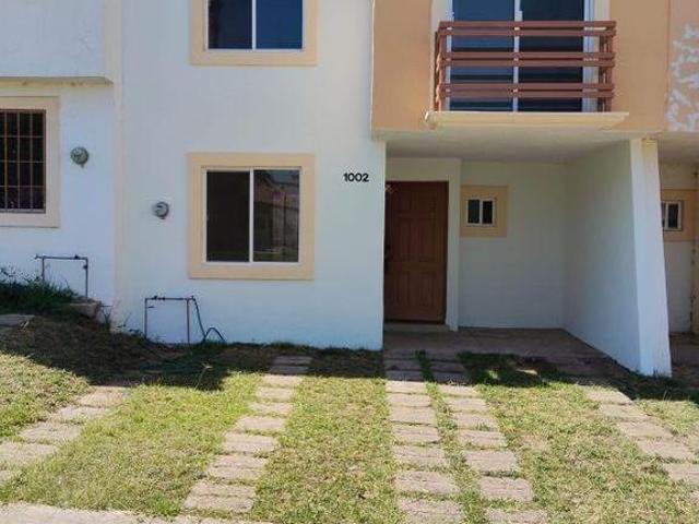 Casa en Coto con Alberca y Áreas Verdes en Tlajomulco de Zúñiga