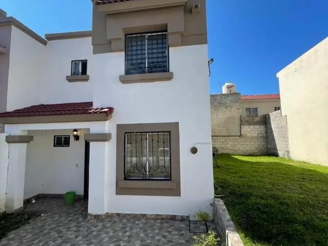 Casa en coto con vigilancia y terreno excedente en Urbiquinta Montecarlo 4, Tonalá