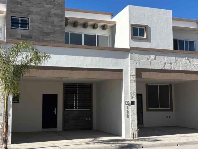 CASA EN COTO DE 15 CASAS