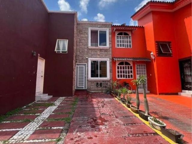CASA EN COTO EN JARDINES DE SAN JOSE, SECAS DEL TREN LIGERO ESTACIÓN ISLA RAZA