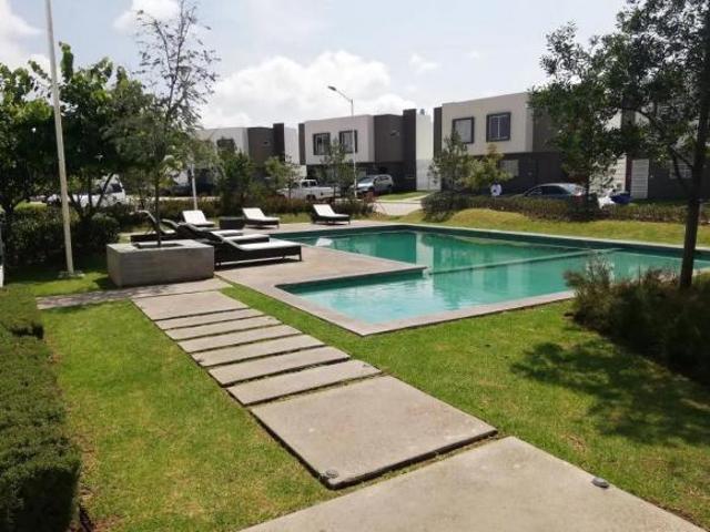 CASA EN COTO PRIVADO CON ALBERCA OPORTUNIDAD DE INVERSION EN REMATE HIPOTECARIO AMARANTO RESIDENCIAL