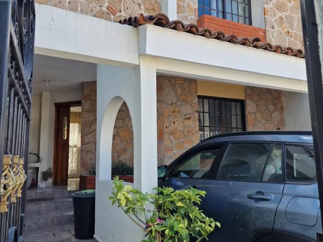 Casa en coto privado con excelente ubicación con calentador solar cerca de Plaza Galerías