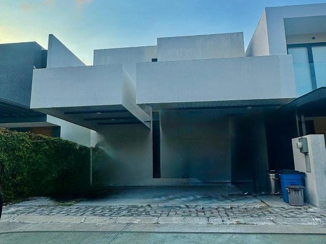 CASA EN COUNTRY CLUB con /sin muebles