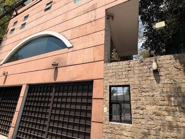 Casa en Venta en Bosques de Tetlameya, Coyoacán: Ubicación Estratégica y Comodidades Modernas