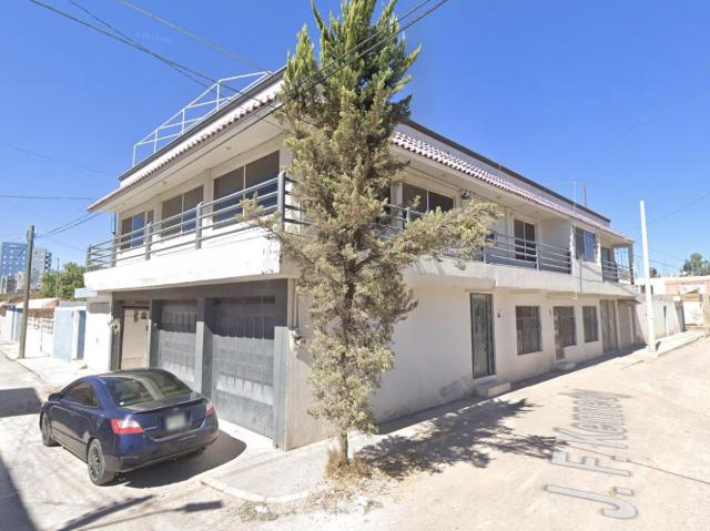 CASA EN DURANGO SUPER AMPLIA, ACABADOS DE LUJO, CUENTA CON TODAS LAS AMENIDADES Y EXCELENTE ZONA!