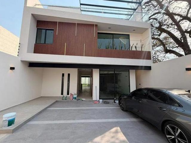 CASA EN DELICIAS