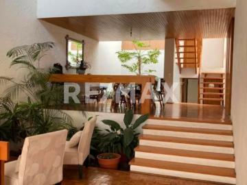 Casa en Desniveles en Lomas de Huizachal Muy Funcional con Salidas a Conscripto y Tecamachalco