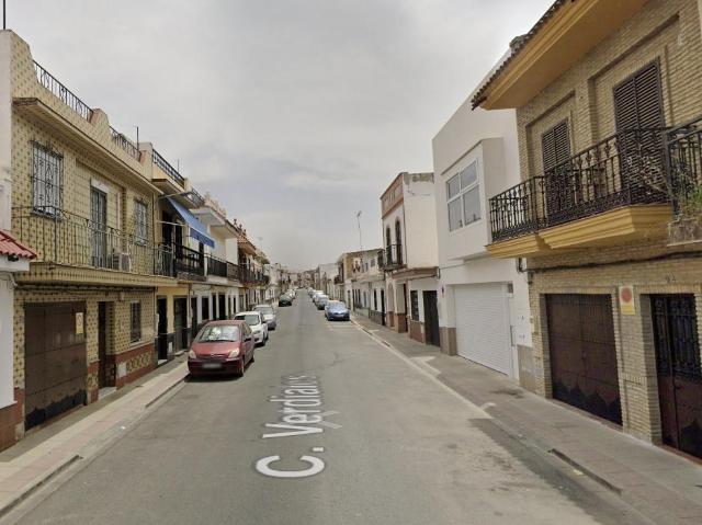 CASA EN DOS HERMANAS